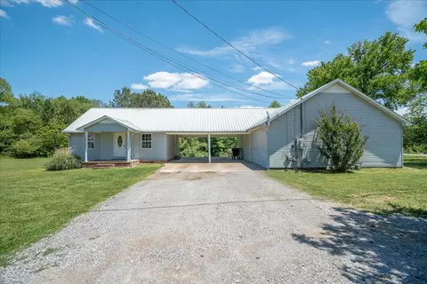 706 Tingle Trapp Rd, Lawrenceburg, TN 38464