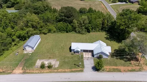 706 Tingle Trapp Rd, Lawrenceburg, TN 38464