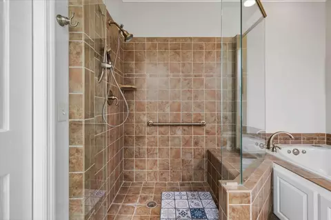 Bath - 216 Patrick Dr, Dover, TN 37058 photo 3 of 6