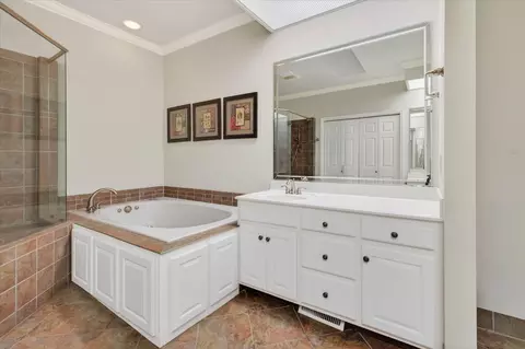 Bath - 216 Patrick Dr, Dover, TN 37058 photo 2 of 6