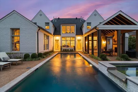 10394 N Duncan Woods Dr, Collierville, TN 38017