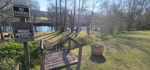 18 Crews Dr, Benton, TN 37307