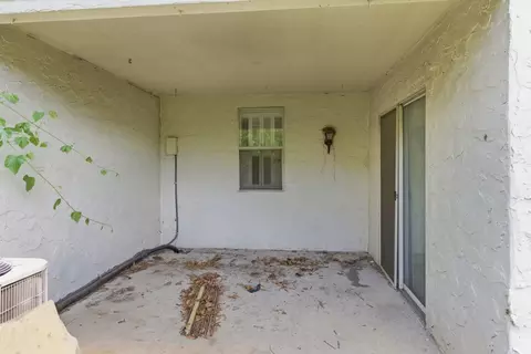 Exterior - 1440 E Cedar Ln, Madison, TN 37115 photo 4 of 7