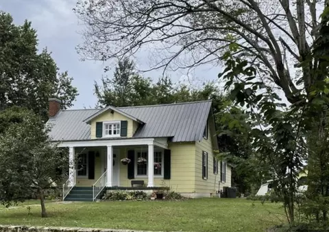 203 Lucas St, Huntland, TN 37345