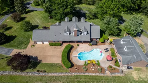 9 Stover Ln, Gordonsville, TN 38563