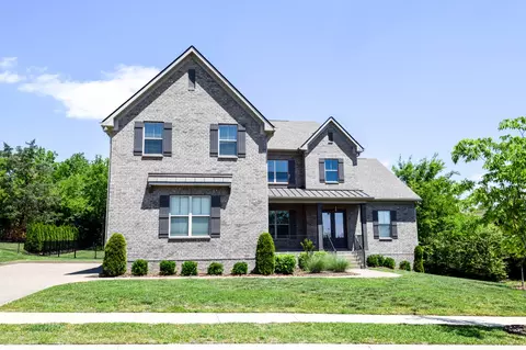 1002 Keeneland Dr, Gallatin, TN 37066