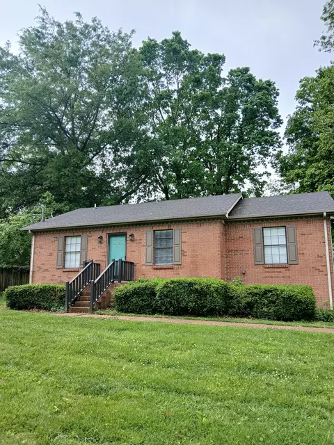 308 Oakdale Dr, White House, TN 37188
