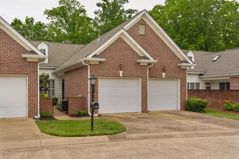 1050 Candlewick Ct, Signal Mountain, TN 37377