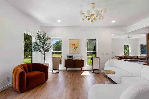 Living - 2031 Maple Ln, Franklin, TN 37067 photo 4 of 10