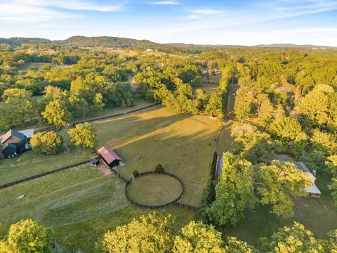 View/Area - 2031 Maple Ln, Franklin, TN 37067 photo 2 of 6