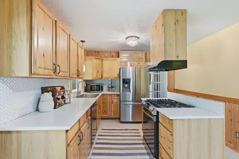 Kitchen - 578 Murrell Rd, Dickson, TN 37055 photo 2 of 3