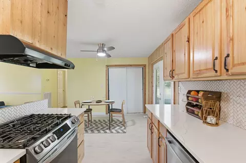 Kitchen - 578 Murrell Rd, Dickson, TN 37055 photo 3 of 3