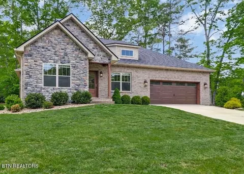 10 King John Ln, Crossville, TN 38558