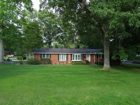 222 Crestwood Dr, Tullahoma, TN 37388