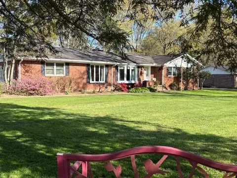 222 Crestwood Dr, Tullahoma, TN 37388