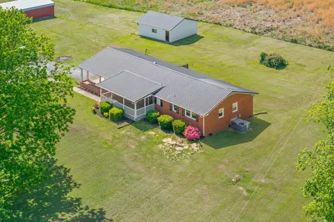 3824 Oakwood Rd, Woodlawn, TN 37191