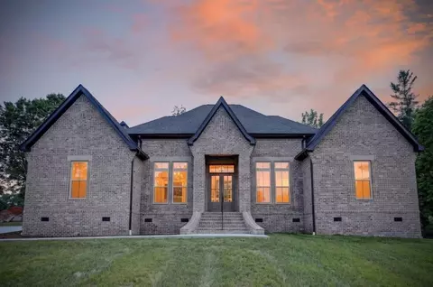 343 Riverbend Country Club Rd, Shelbyville, TN 37160