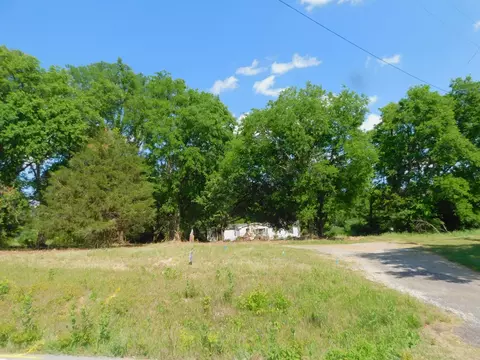 887 Douglas Ln, Gallatin, TN 37066
