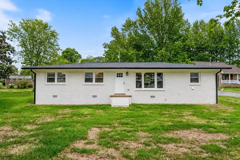 113 Brook St, Mcewen, TN 37101