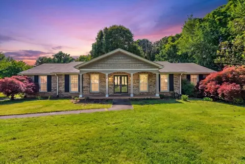 918 Shellie Dr, Clarksville, TN 37043