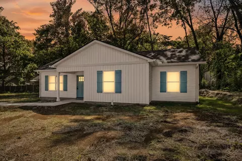 318 Chestnut Aly, Tullahoma, TN 37388