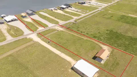 510 Riverfront Dr, Clifton, TN 38425