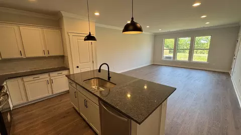 Living - 510 W Foxrun, Springfield, TN 37172 photo 1 of 2