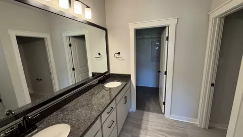 Bath - 510 W Foxrun, Springfield, TN 37172 photo 2 of 4