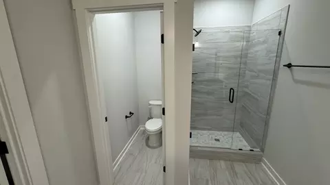 Bath - 510 W Foxrun, Springfield, TN 37172 photo 3 of 4