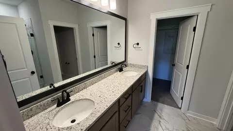 Bath - 504 W Foxrun, Springfield, TN 37172 photo 2 of 3
