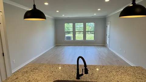 Living - 504 W Foxrun, Springfield, TN 37172 photo 1 of 3