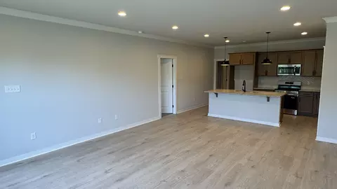 Living - 504 W Foxrun, Springfield, TN 37172 photo 2 of 3
