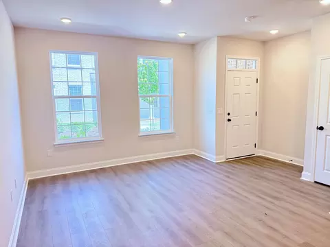 Living - 2718 Willowoak Trl #2902, Murfreesboro, TN 37129 photo 1 of 2