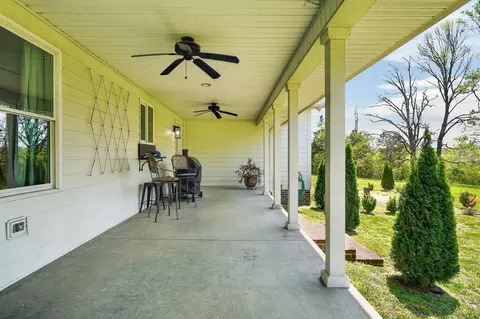Exterior - 302 Ligon Ln, Baxter, TN 38544 photo 6 of 15