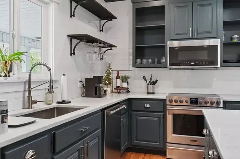 Kitchen - 302 Ligon Ln, Baxter, TN 38544 photo 2 of 3
