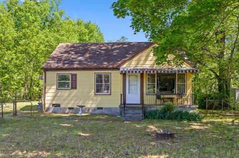 591 W Cloud Springs Rd, Rossville, GA 30741