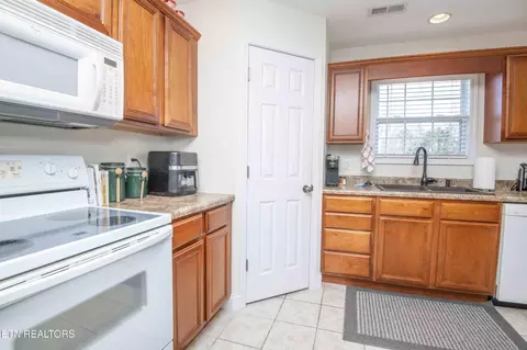 9656 Captain Smith Ln, Corryton, TN 37721 photo 15