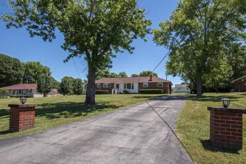 1018 N Graycroft Ave, Madison, TN 37115