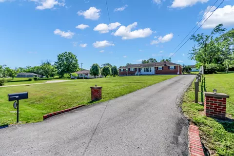 1018 N Graycroft Ave, Madison, TN 37115