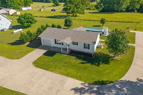 85 El Camino Real Dr, Cadiz, KY 42211