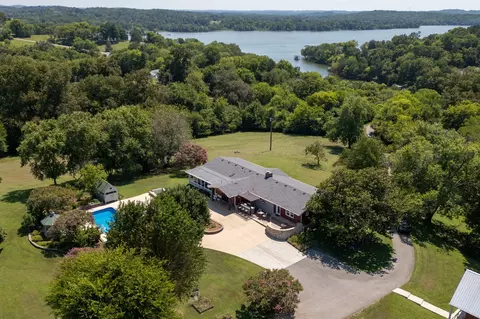 344 Peach Valley Rd, Gallatin, TN 37066