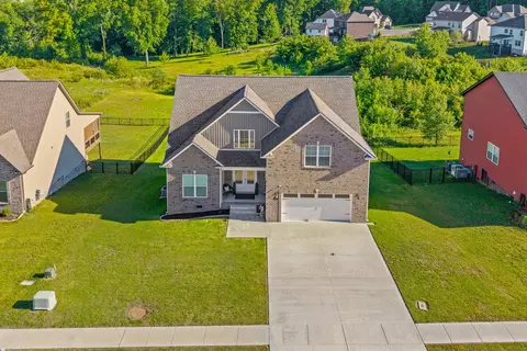 517 Cresthaven Ln, Clarksville, TN 37043