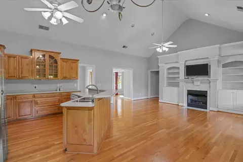 Living - 2440 Maple Grove Rd, Dickson, TN 37055 photo 5 of 6