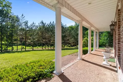 Exterior - 2440 Maple Grove Rd, Dickson, TN 37055 photo 4 of 15