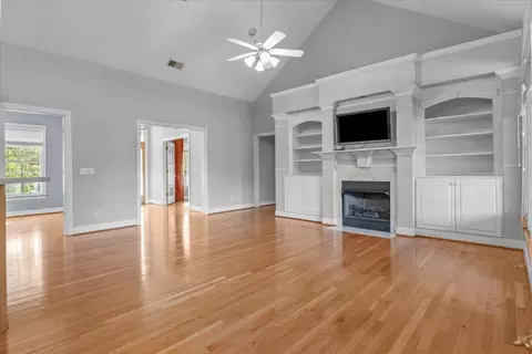 Living - 2440 Maple Grove Rd, Dickson, TN 37055 photo 3 of 6