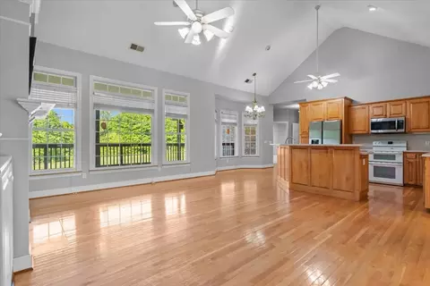 Living - 2440 Maple Grove Rd, Dickson, TN 37055 photo 2 of 6