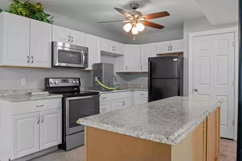 Kitchen - 2440 Maple Grove Rd, Dickson, TN 37055 photo 3 of 4