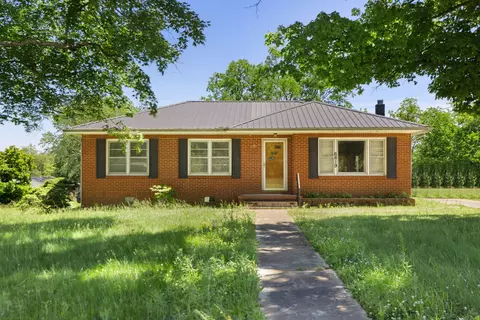 6819 S Main St, Lobelville, TN 37097