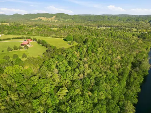 1 Moles Ln, Byrdstown, TN 38549