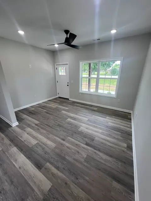 Living - 929 Terry St, Pulaski, TN 38478 photo 3 of 4